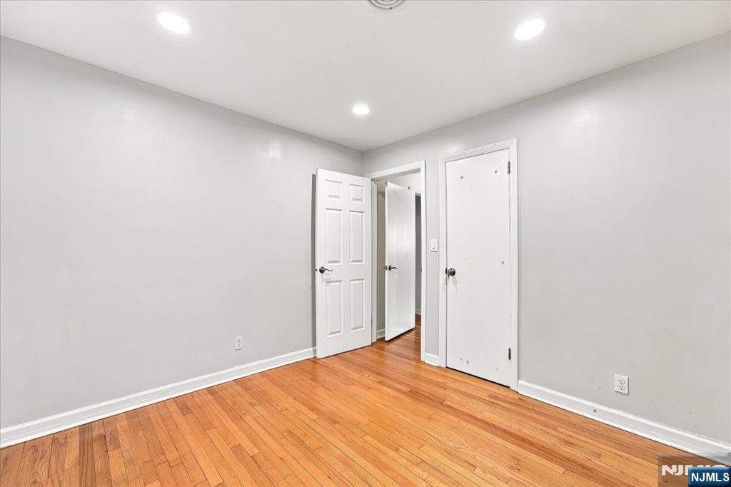3-27 Kenneth Avenue