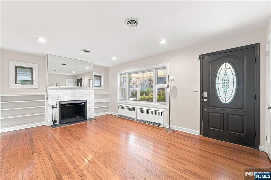 3-27 Kenneth Avenue