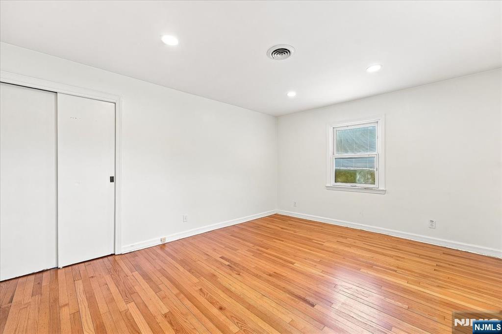 3-27 Kenneth Avenue