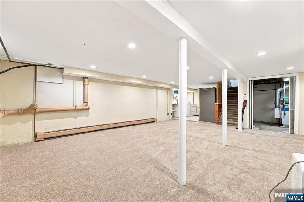 3-27 Kenneth Avenue