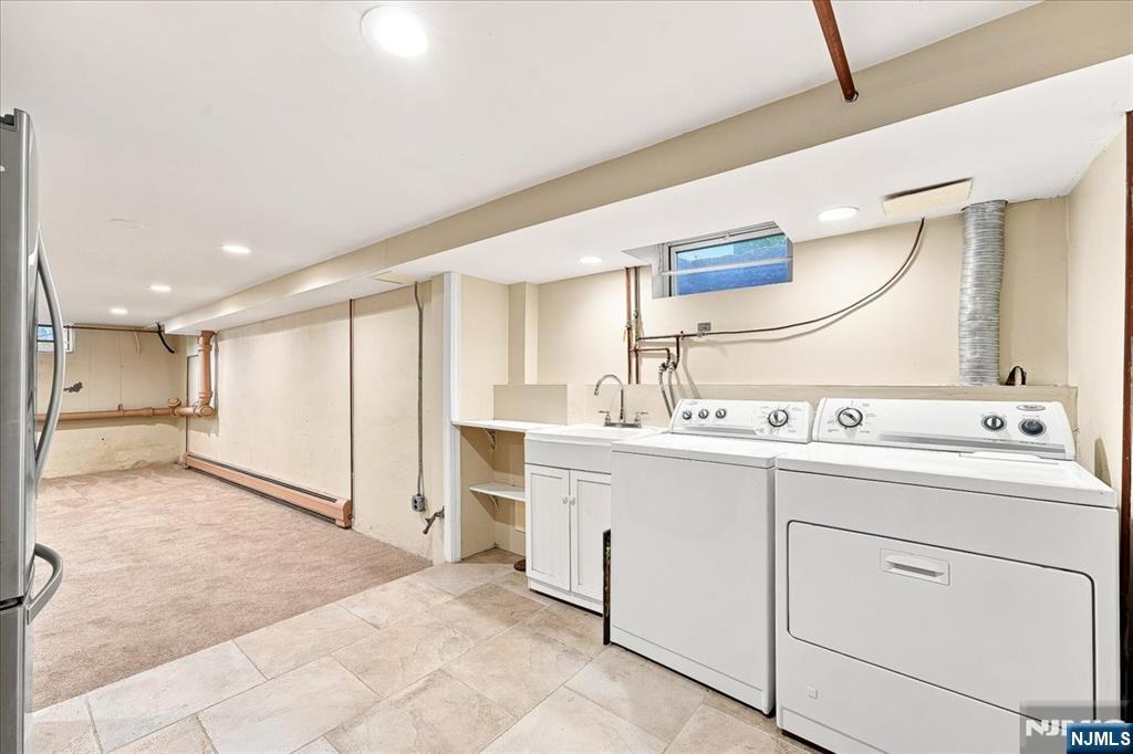 3-27 Kenneth Avenue