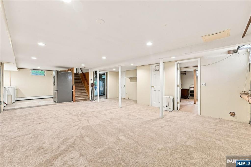 3-27 Kenneth Avenue