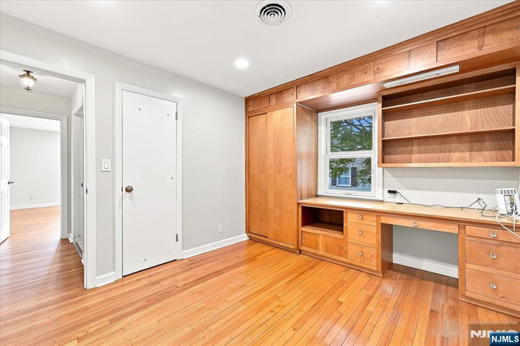 3-27 Kenneth Avenue
