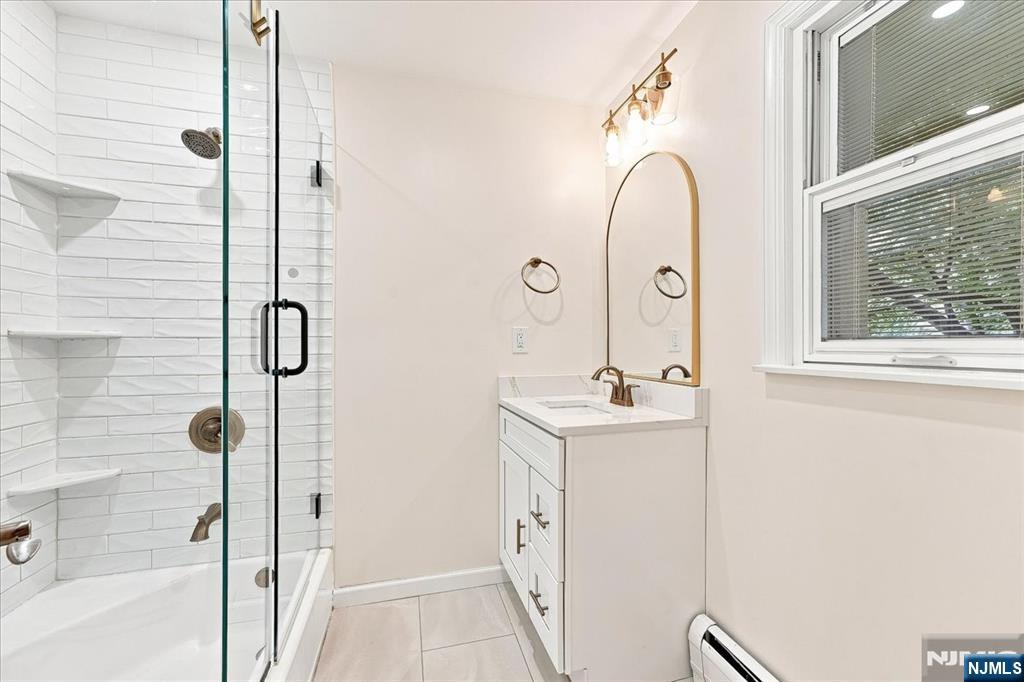 3-27 Kenneth Avenue