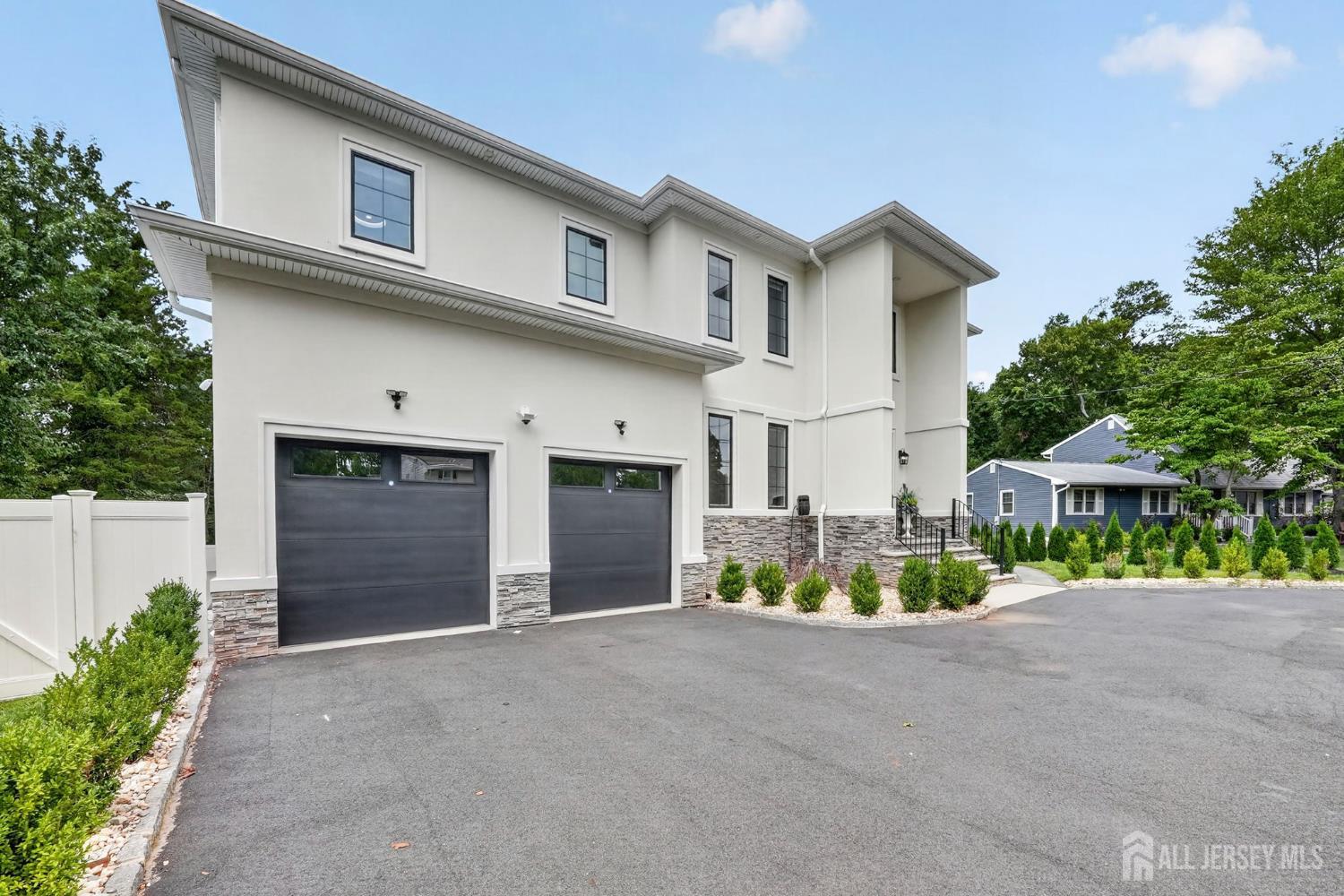 28 Ross Hall Boulevard
