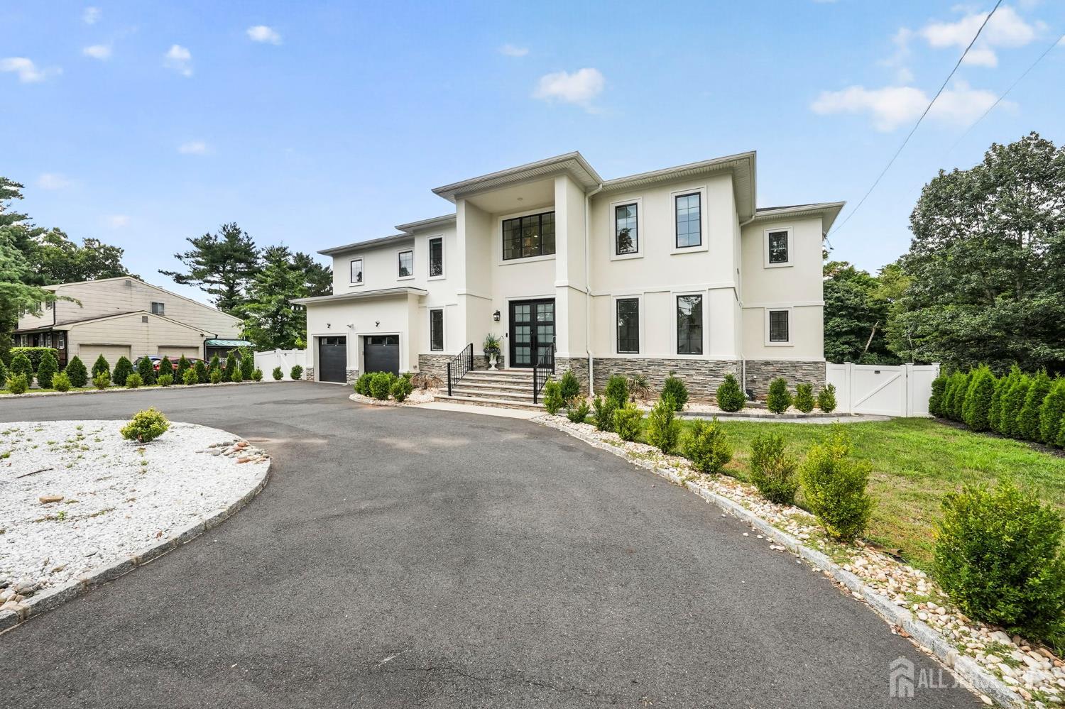 28 Ross Hall Boulevard