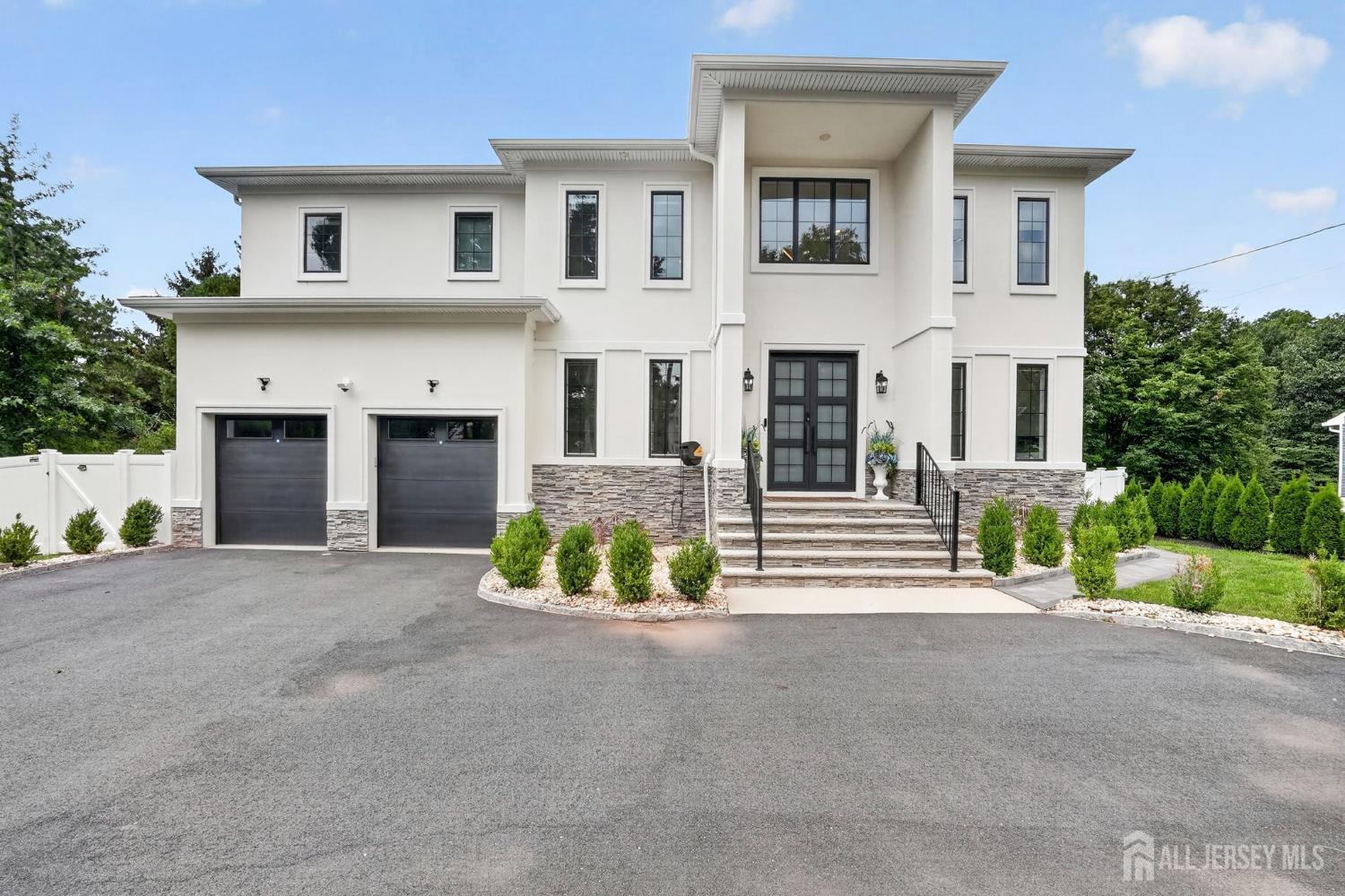 28 Ross Hall Boulevard