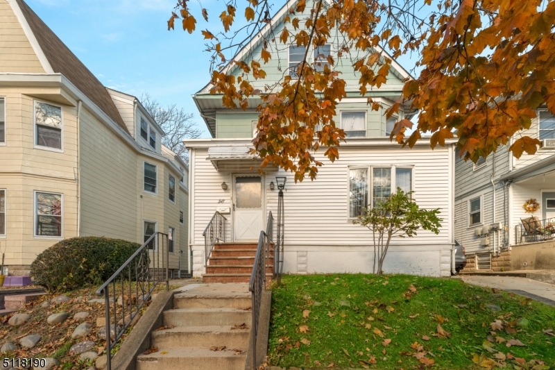 98 Ella St