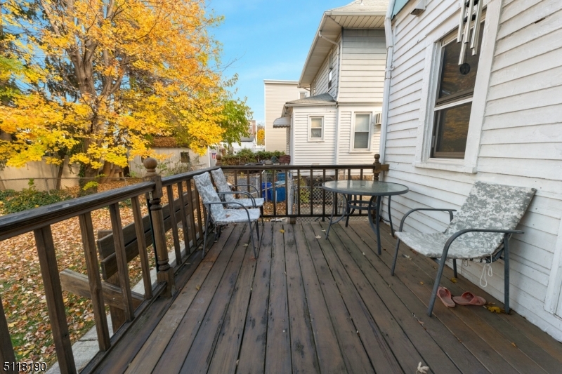98 Ella St