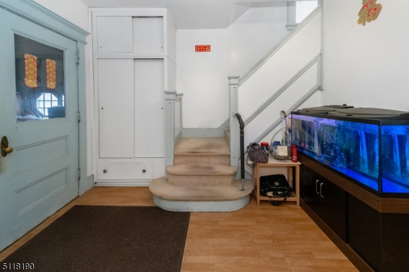 98 Ella St