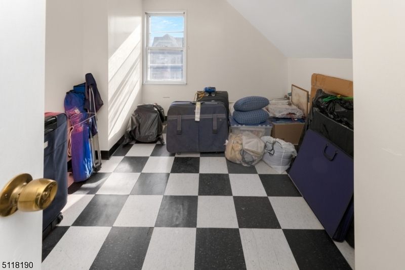 98 Ella St