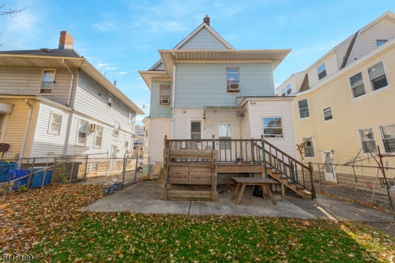 98 Ella St