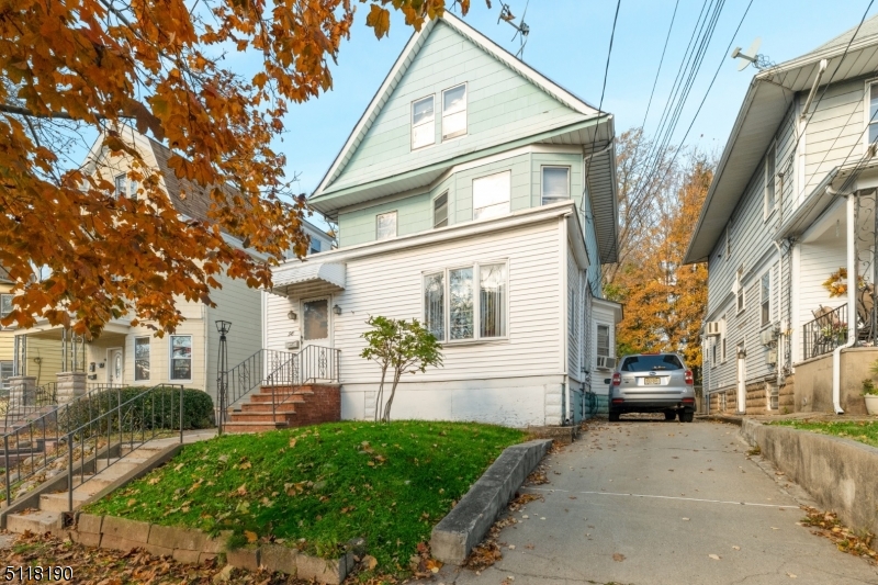 98 Ella St