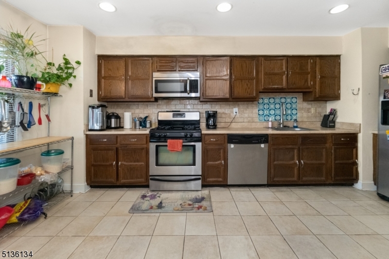 144 Highview Dr
