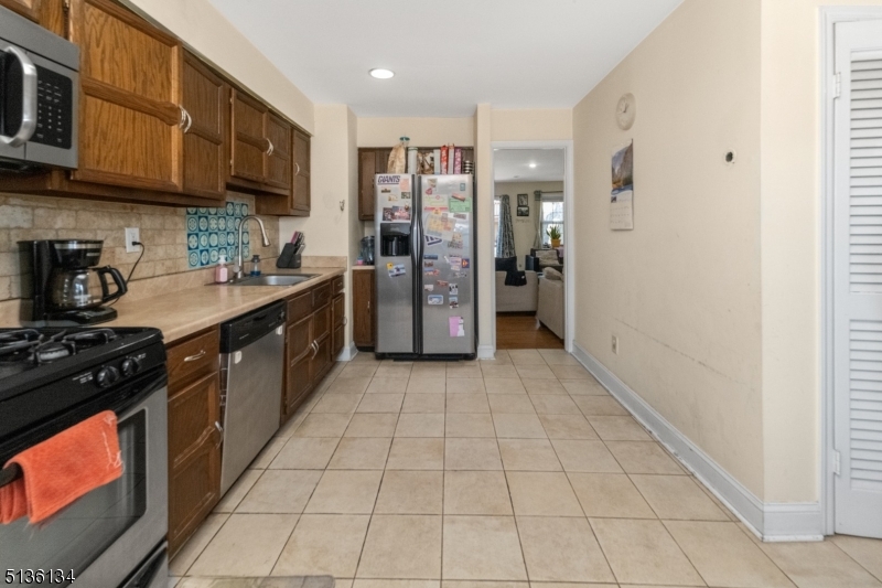 144 Highview Dr