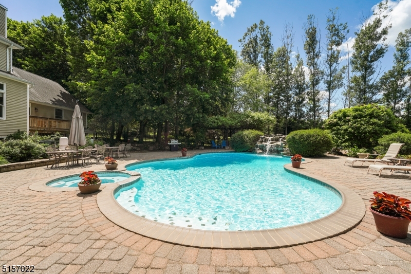 142 Old Turnpike Rd