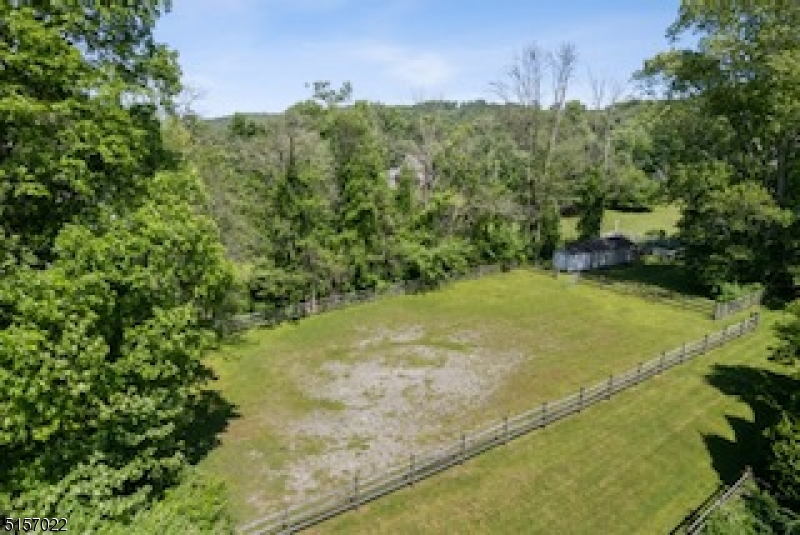 142 Old Turnpike Rd