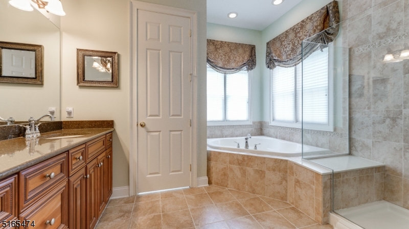 39 Betsy Ross Dr