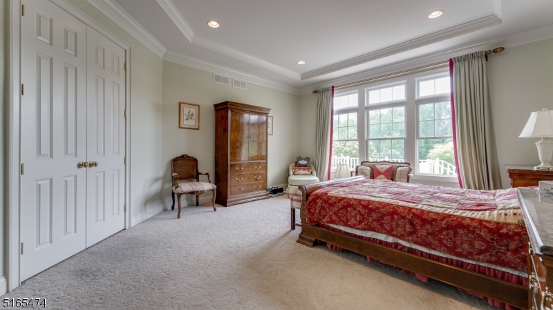 39 Betsy Ross Dr