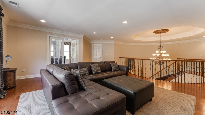 39 Betsy Ross Dr