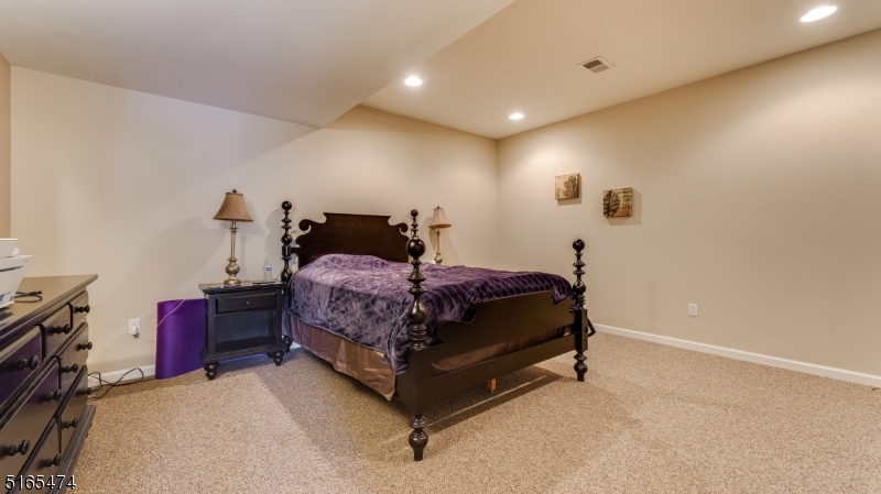 39 Betsy Ross Dr