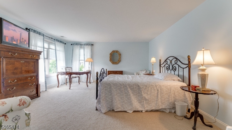 39 Betsy Ross Dr