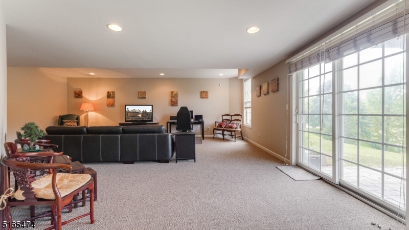 39 Betsy Ross Dr