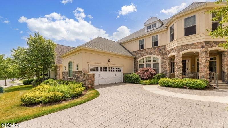39 Betsy Ross Dr