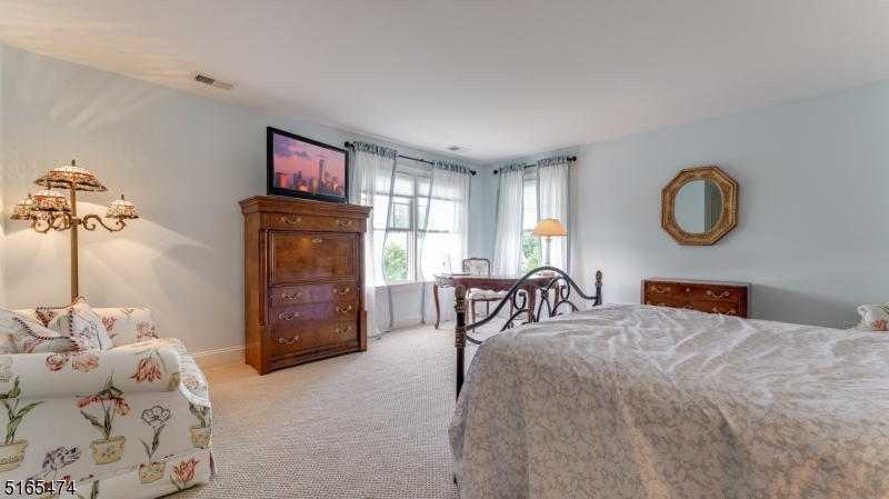 39 Betsy Ross Dr