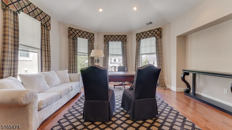 39 Betsy Ross Dr