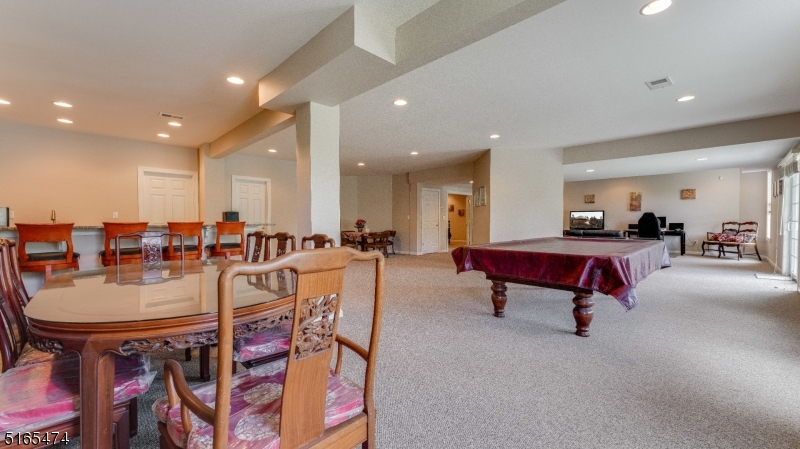 39 Betsy Ross Dr