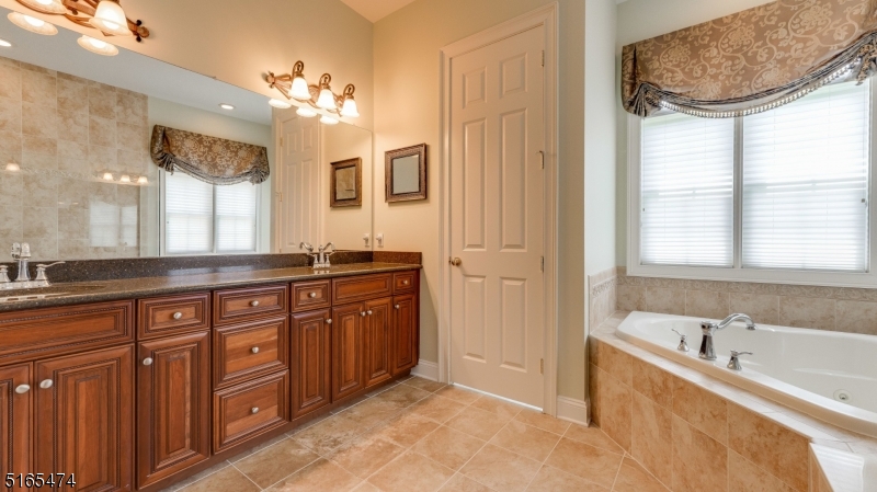 39 Betsy Ross Dr
