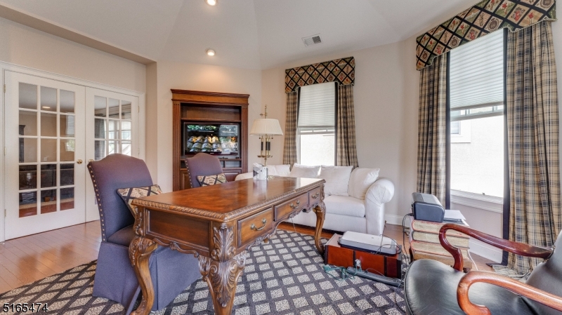 39 Betsy Ross Dr