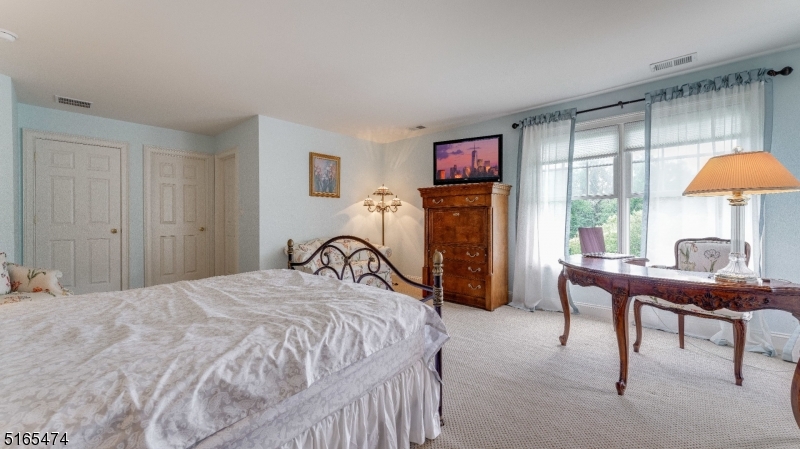 39 Betsy Ross Dr