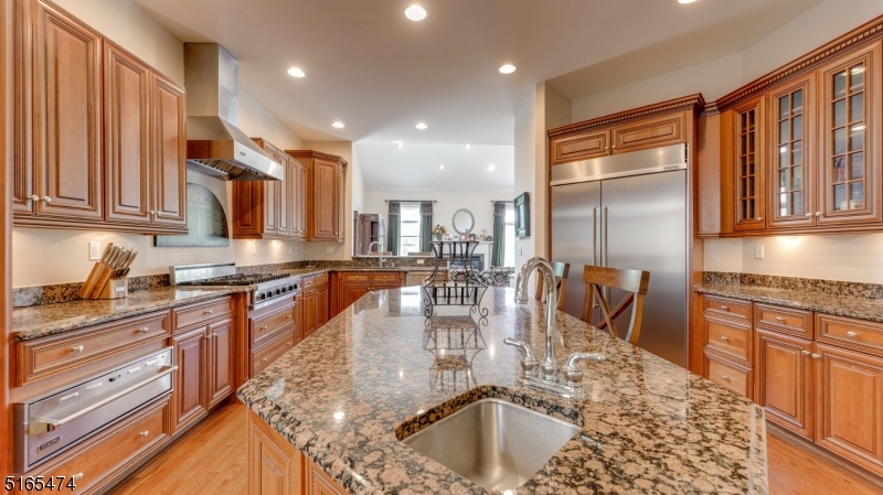39 Betsy Ross Dr