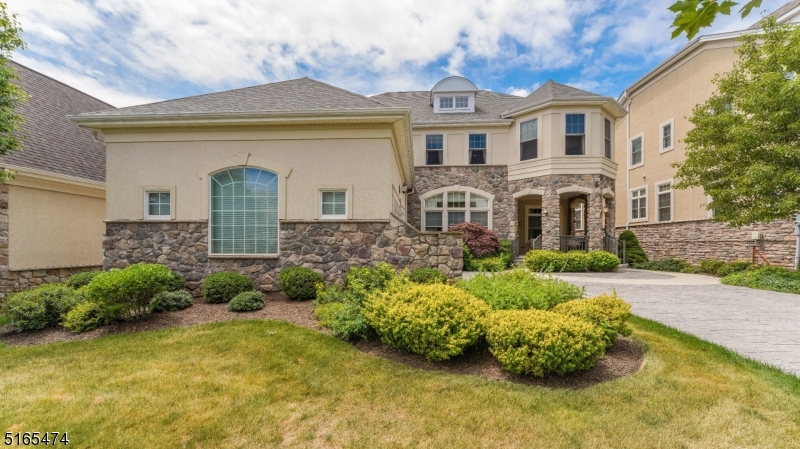 39 Betsy Ross Dr