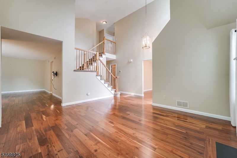 1805 Scarlett Dr