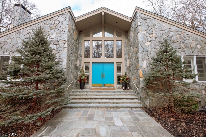 30 Willow Dr