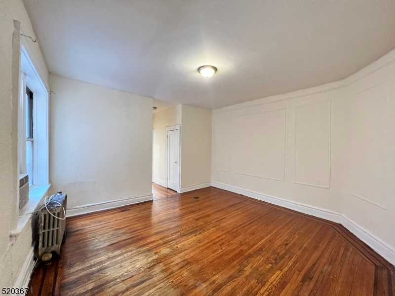 148 Chancellor Ave B9
