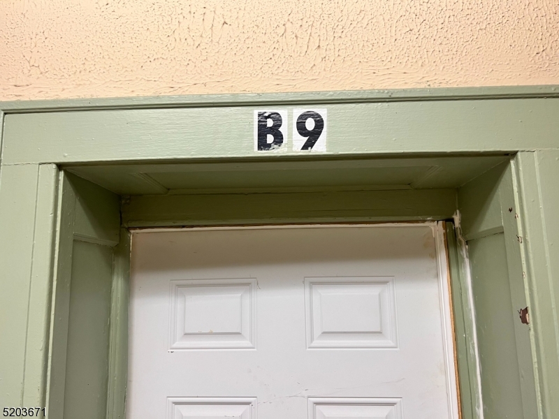 148 Chancellor Ave B9