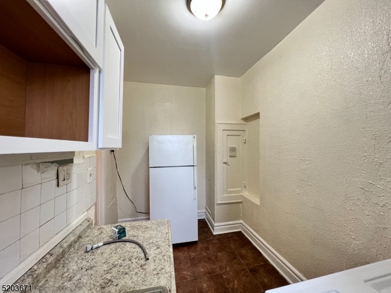 148 Chancellor Ave B9