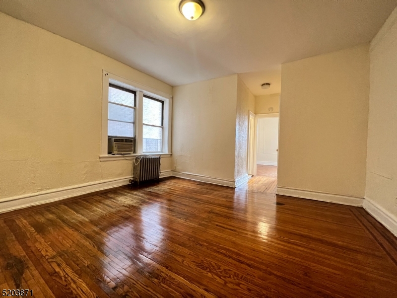 148 Chancellor Ave B9