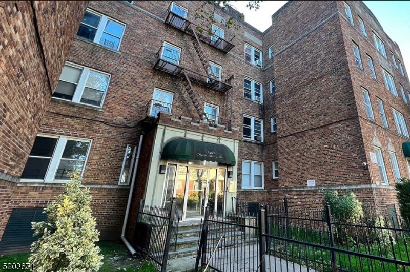 148 Chancellor Ave B9