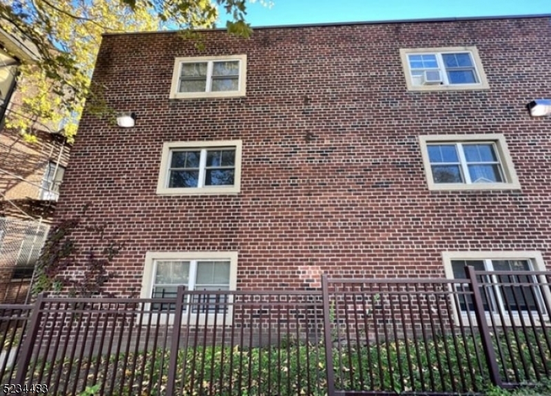 232 Shephard Ave B9