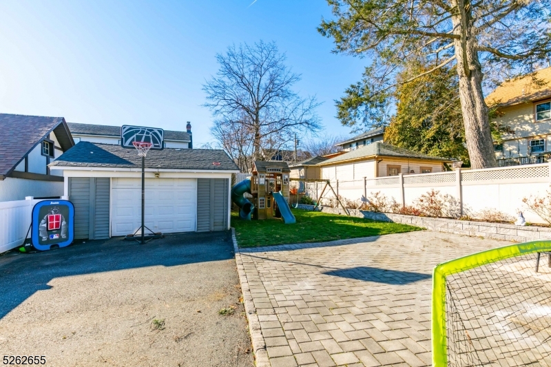 12 Winslow Pl