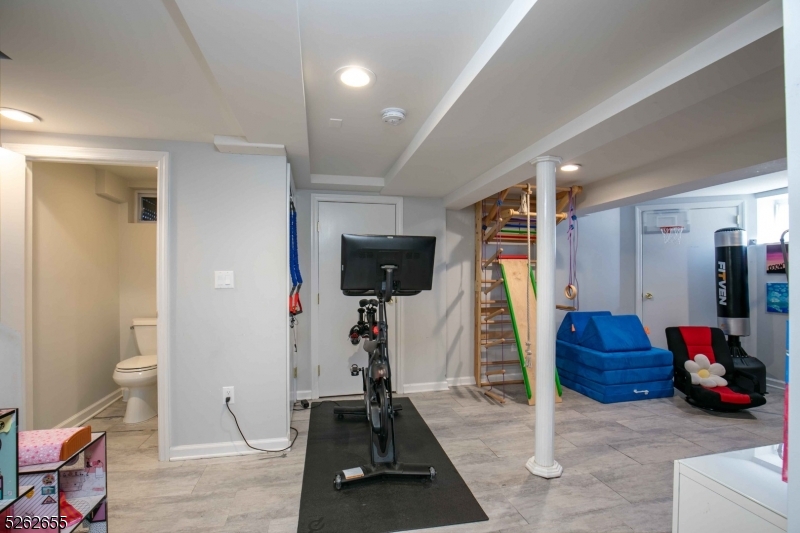 12 Winslow Pl