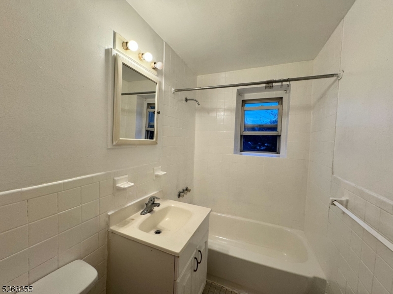 58 Underwood St Unit: C2