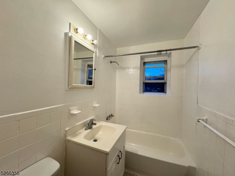 58 Underwood St Unit: A5