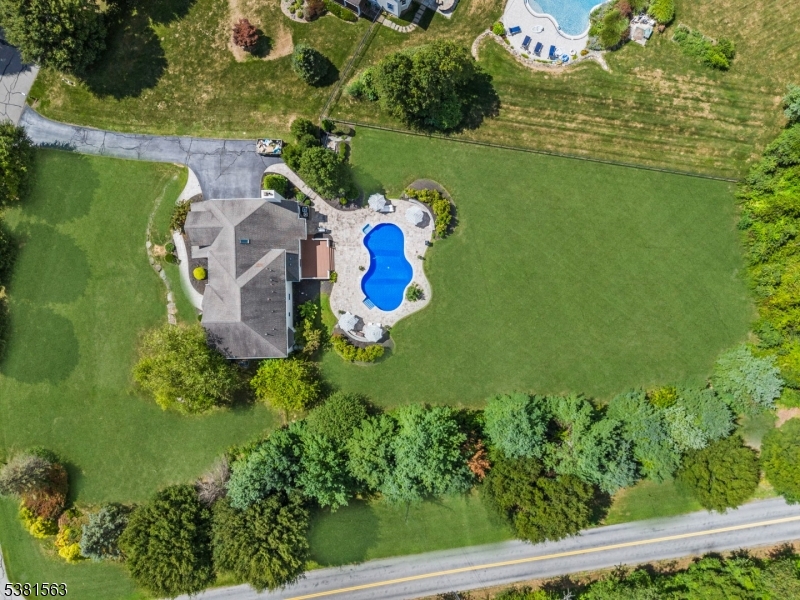 1 Elaine Ct