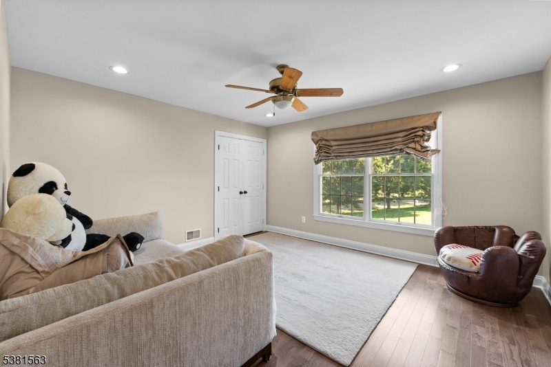 1 Elaine Ct